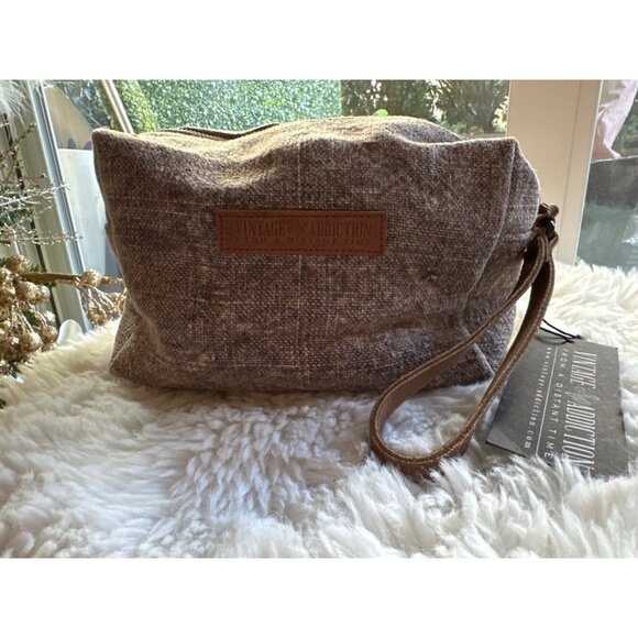 Unisex Toiletry Canvas Bag with Leather Handles - Picture 2 of 7